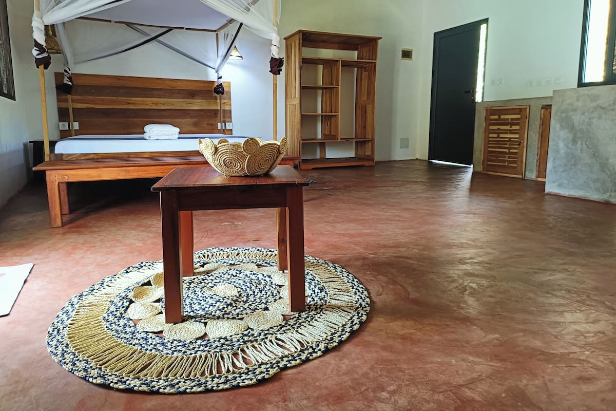 In-room safe, soundproofing, iron/ironing board, free WiFi