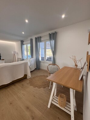 3 habitaciones, tabla de planchar con plancha, wifi y ropa de cama