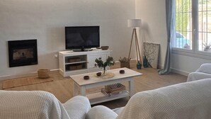A modern living room with a flat-screen TV, a white coffee table, and two white sofas. - HOUSE ANA MARIA DISCONNECTION IN THE MOUNTAIN WITH INCREDIBLE VIEWS. PRIVATE SWIMMING POOL. (antequera)