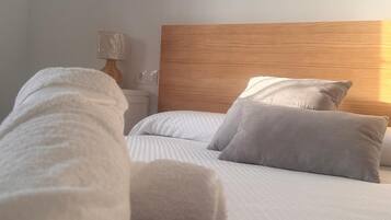 3 chambres, fer et planche Ă repasser, Wi-Fi, draps fournis