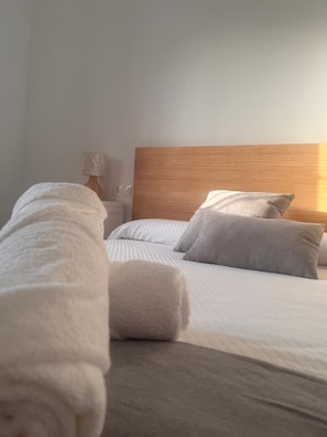 3 slaapkamers, een strijkplank/strijkijzer, wifi, beddengoed