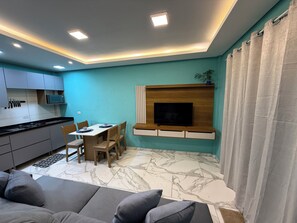 Loft familiar, balcón, vistas al patio | Sala de estar