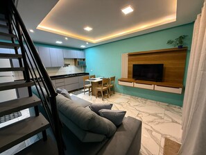 Family Loft, Balcony, Courtyard View | Living area