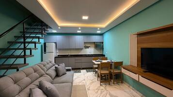 Family Loft, Balcony, Courtyard View | Living room