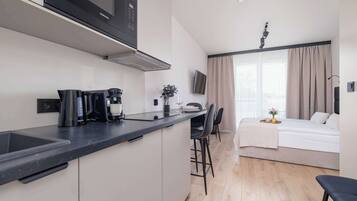 Fridge, microwave, stovetop, dishwasher