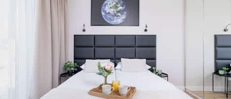 Escritorio, tabla de planchar con plancha y wifi