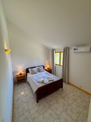 1 habitación, tabla de planchar con plancha, wifi y ropa de cama 