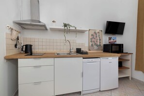 Refrigerador, microondas, parrilla de estufa y lavavajillas 