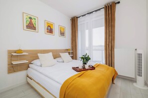1 bedroom, iron/ironing board, travel cot, WiFi - Fabryczna 5B Cracow | Modern Apartment | Balcony | Parking (Kraków)