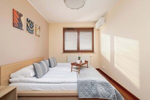 1 bedroom, desk, iron/ironing board, WiFi