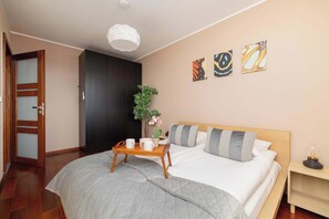 1 bedroom, desk, iron/ironing board, WiFi - Exceptional Apartment with Balcony by Noclegi Renters (Kraków)