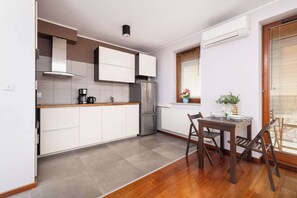 Refrigerador, horno, parrilla de estufa y lavavajillas 