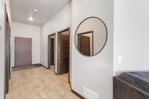 Interior - Charming 2-bedroom/2 bath apartment with spa & fitness room amenities in Mankato (Mankato)