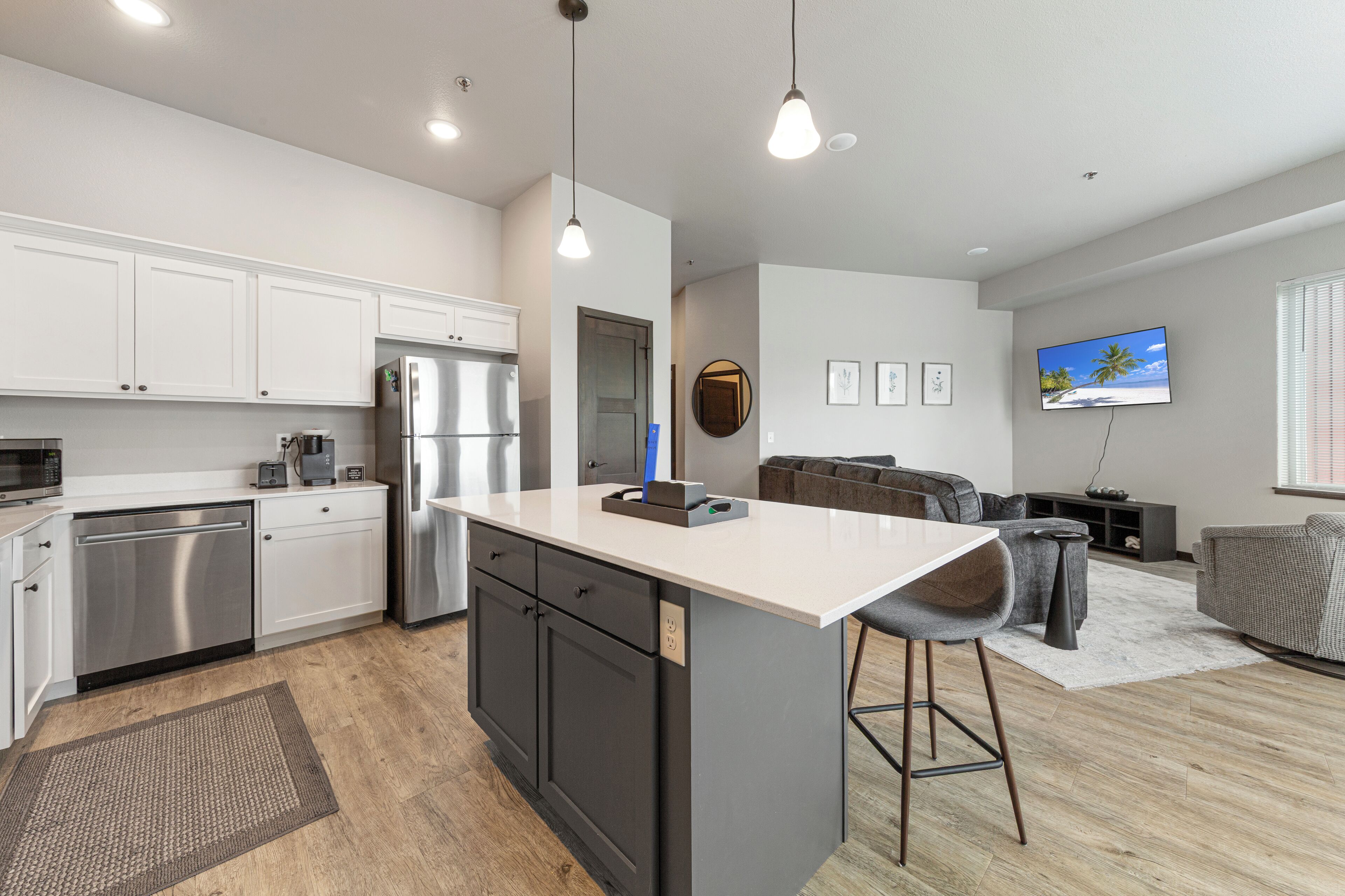 Micro-ondes, four, plaque de cuisson, lave-vaisselle