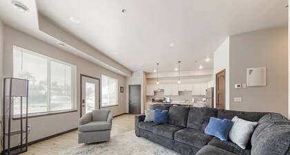 Charming 2-bedroom/2 bath apartment with spa & fitness room amenities in Mankato