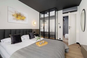 2 Schlafzimmer, Schreibtisch, Bügeleisen/Bügelbrett, Reisekinderbett