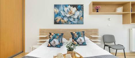 3 bedrooms, desk, iron/ironing board, WiFi