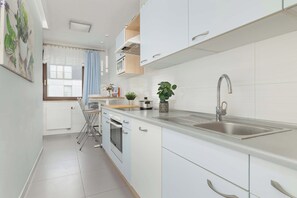 Fridge, microwave, oven, stovetop - Grzegórzecka 77B | Family Apartment | Balcony (Kraków)