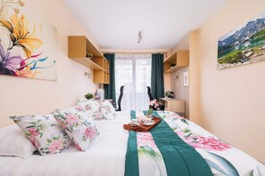 3 Schlafzimmer, Schreibtisch, Bügeleisen/Bügelbrett, WLAN