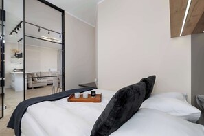 1 habitación, tabla de planchar con plancha, cuna de viaje y wifi 