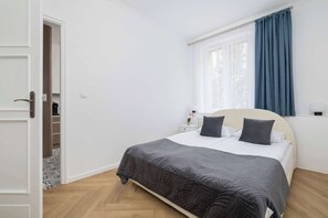 2 bedrooms, desk, iron/ironing board, travel cot