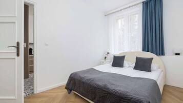 2 bedrooms, desk, iron/ironing board, travel crib