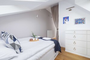 Iron/ironing board, travel cot, WiFi, bed sheets