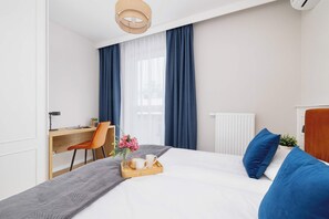 Iron/ironing board, travel crib, WiFi, bed sheets