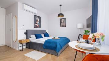 Iron/ironing board, travel cot, WiFi, bed sheets