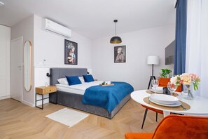 Iron/ironing board, travel crib, WiFi, bed sheets