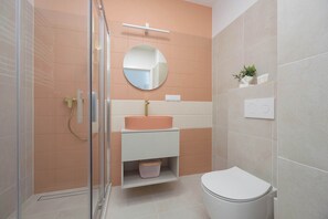 Shower, hair dryer, towels