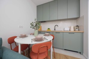 Dining - Cozy Studio in Praga | Balcony and Close to Metro (Warszawa)