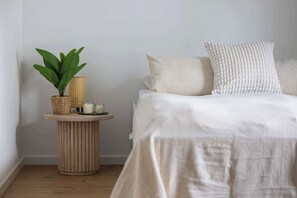 Ferros/tábuas de passar roupa, berço de viagem, Wi-Fi, roupa de cama