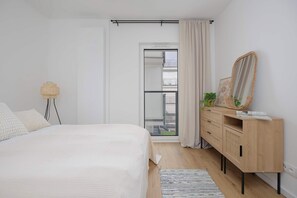 Iron/ironing board, travel cot, WiFi, bed sheets