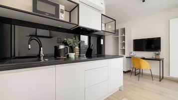 Fridge, microwave, stovetop, dishwasher