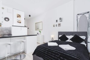 Iron/ironing board, WiFi, bed sheets