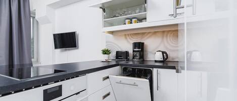 Réfrigérateur, four, plaque de cuisson, lave-vaisselle