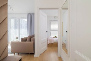 1 bedroom, desk, iron/ironing board, WiFi - Lema 19 | Elegant Apartment | Parking (Kraków)