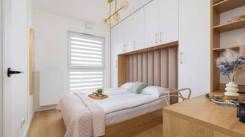 1 bedroom, desk, iron/ironing board, WiFi