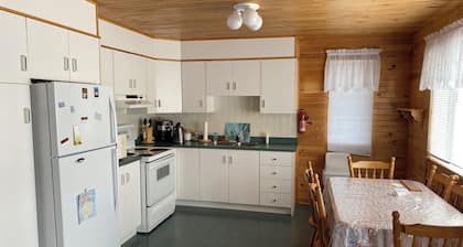 Cabin Harbour View + Sitting Area + Fire Pit + BBQ