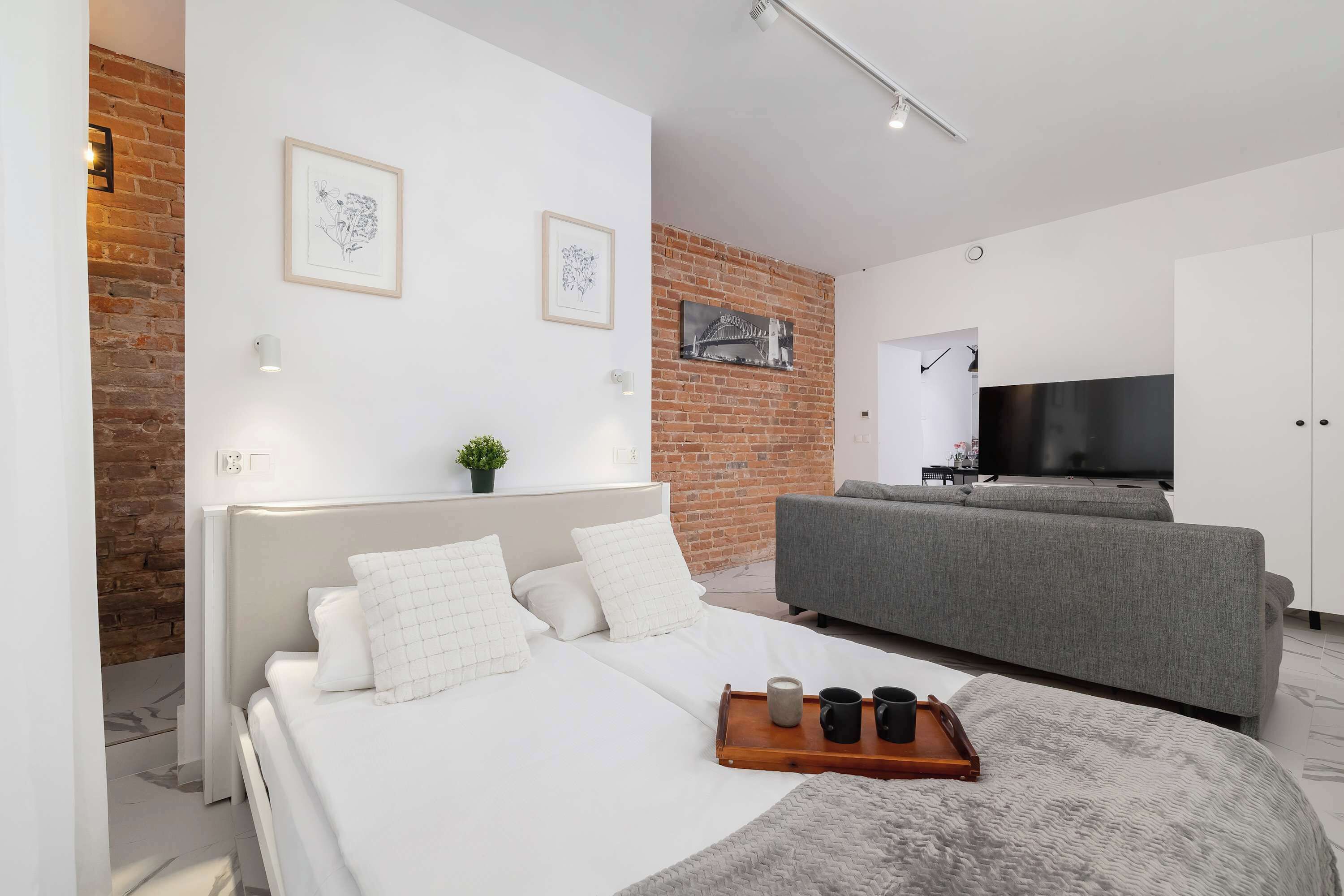 Iron/ironing board, travel crib, WiFi, bed sheets