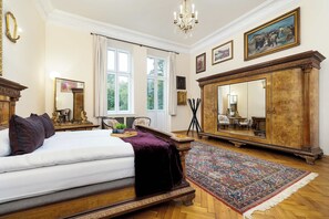 2 slaapkamers, een bureau, reisbedje, wifi