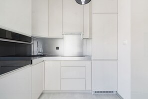 Kühlschrank, Ofen, Herdplatte, Geschirrspüler