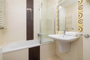 Shower, hair dryer, towels, shampoo
