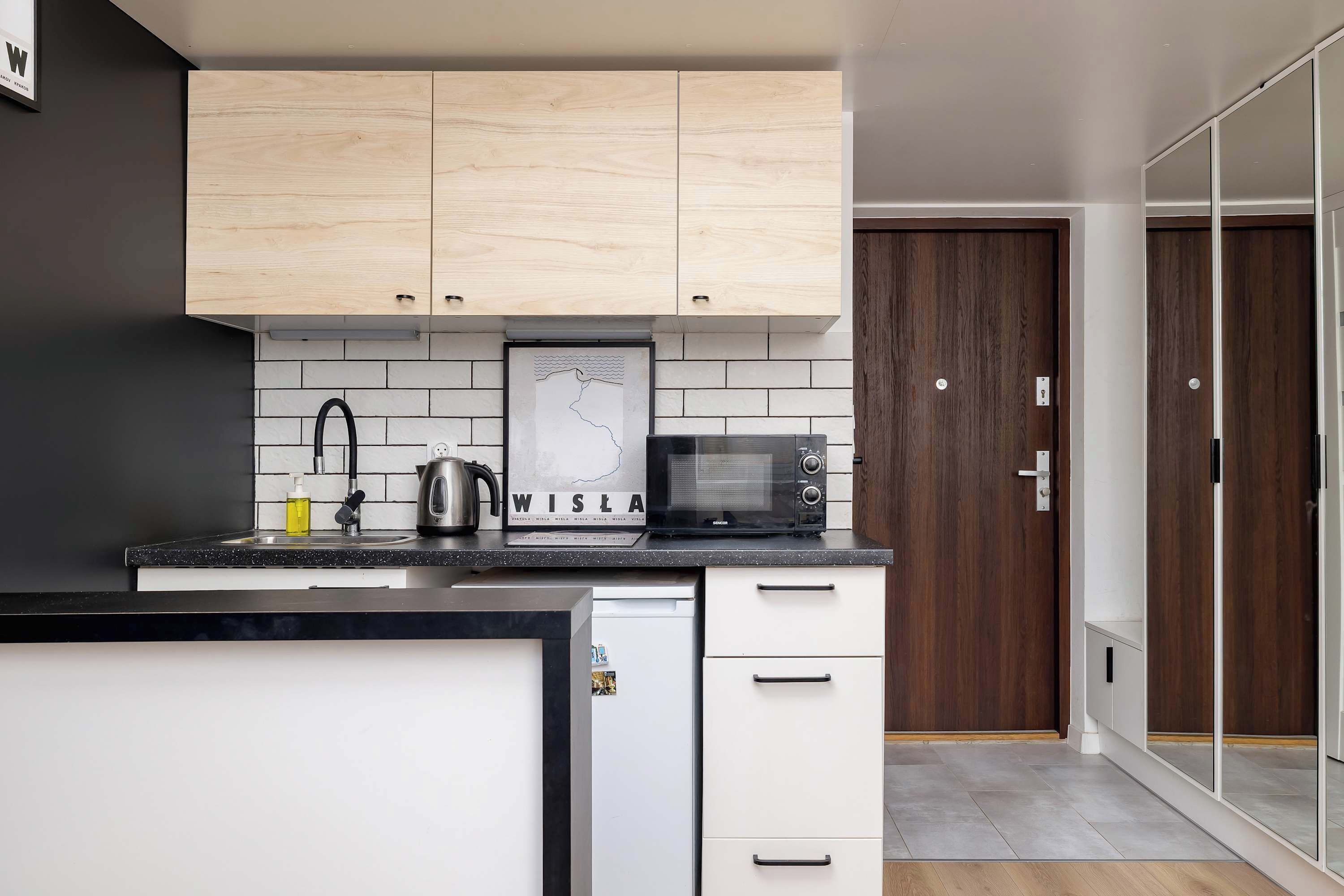 Fridge, microwave, stovetop, electric kettle