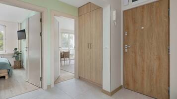 3 bedrooms, desk, iron/ironing board, WiFi