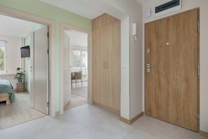 3 slaapkamers, een bureau, een strijkplank/strijkijzer, wifi