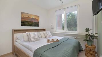 3 makuuhuonetta, työpöytä, silitysrauta/-lauta, Wi-Fi