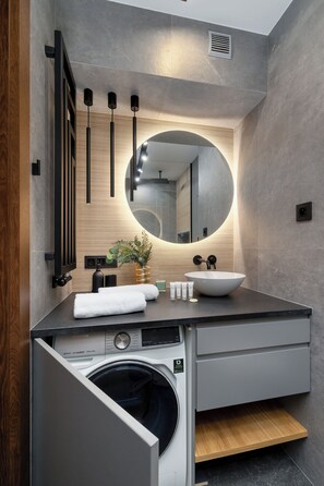 Shower, hair dryer, towels