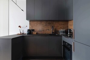 Réfrigérateur, four, plaque de cuisson, lave-vaisselle